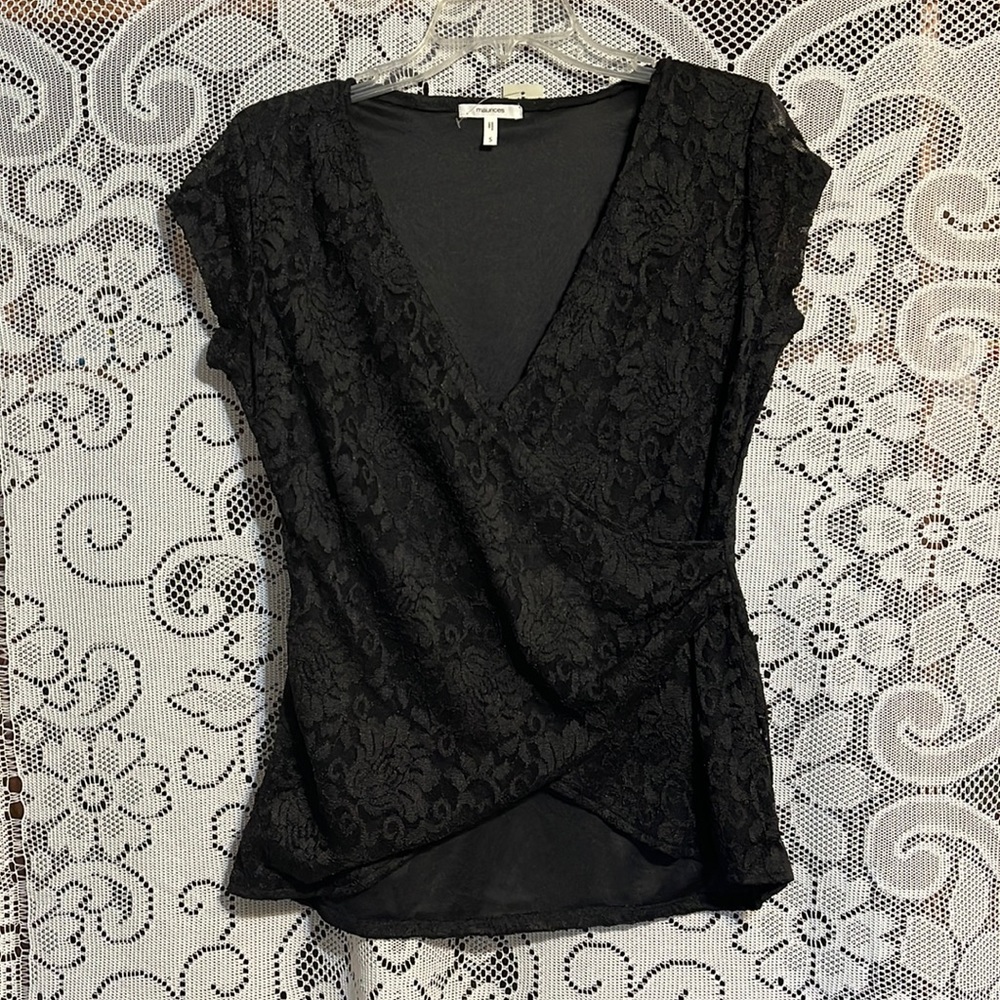 ⭐️ Black Floral Wrap Top